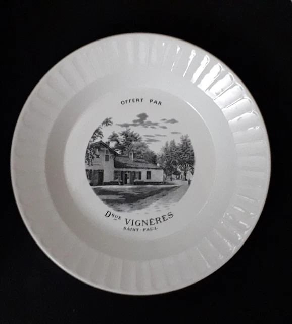 Rare plat rond creux en porcelaine, maison Hermès Paris, modèle Chiens