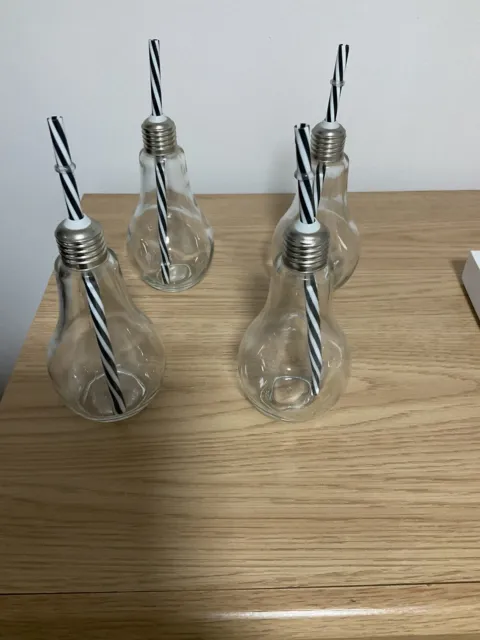 Light Bulb Shaped Drinking Glass With Straw X 4