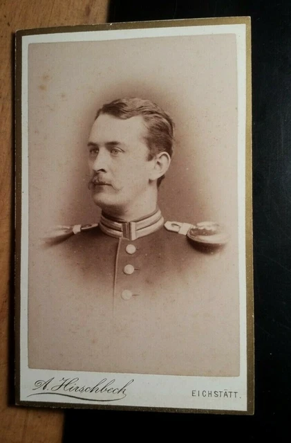 Soldat in Uniform mit Epauletten - Offizier / CDV A. Hirschbeck Eichstätt