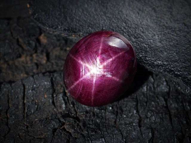 Rubis Naturel Du Mozambique – 4,43 Carats – Traité Au Verre – Coupe Ovale – Rouge Vif – Pierre Fine