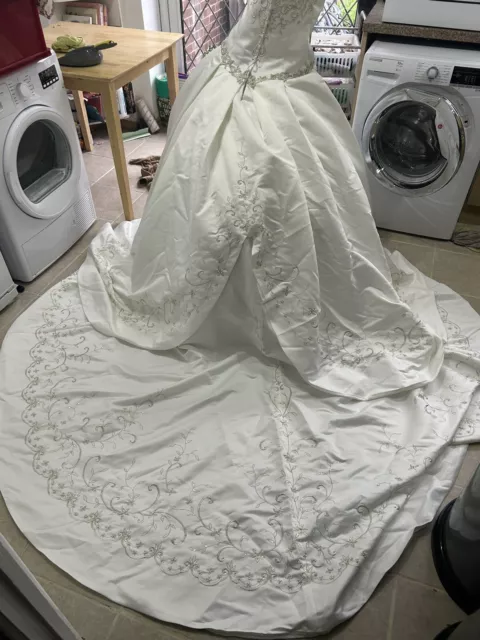 wedding dress size 10-12 used