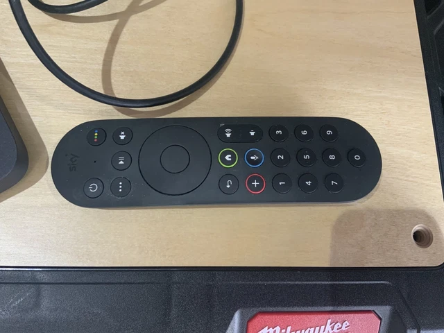 Multi Room Puck SKY MULTI ROOM Stream Puck IP061-EF-ANT with Power Supply & Remote ...