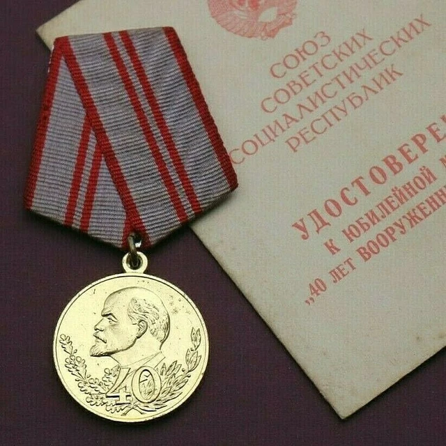 L'étoile D'or Médaille Est Un Insigne Spécial Qui Identifie Les Destinataires De L Intitule Hero Dans L Union Sovietique Sur L Epaule Et Des Forces Aeroportees Sovietique Pa 160100445