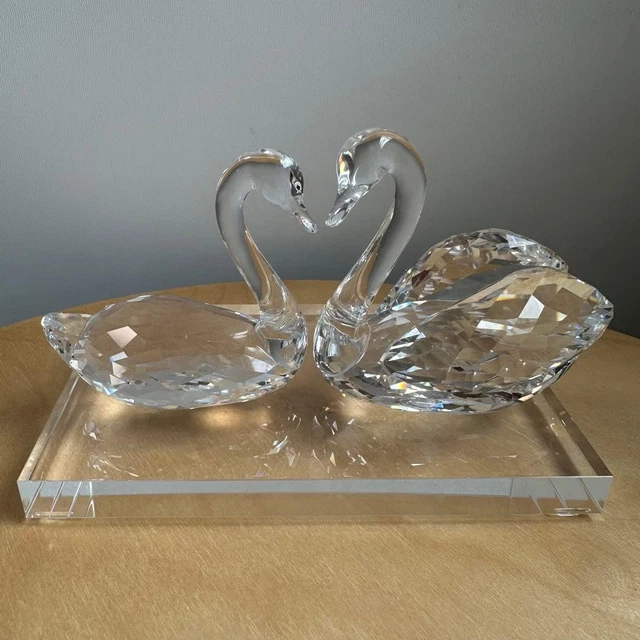 Tavolo In Legno Massello Con Gambe In Cristallo Trasparente - Design - Foto 5