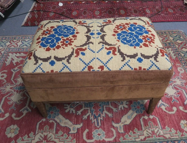 Handmade Needlepoint Wood Frame Leg Soderquist Decorators Ottoman Stool 18"x26"