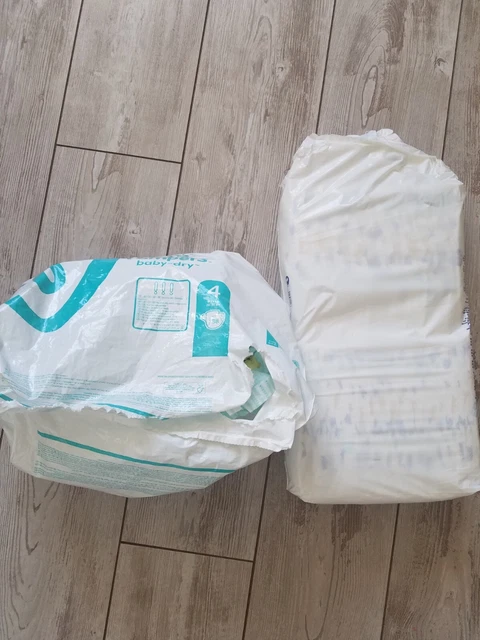Lot de 78 couches changes bébé taille 4+   9-20kg  neuf