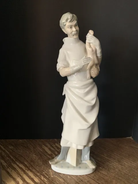 Vintage Lladro Figurine "Obstetrician" Doctor Baby #4763   RETIRED Gorgeous!!