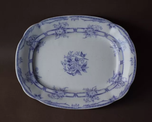 Grand plat de Sarreguemines ovale en faïence à décor Cérès bleu , XIXème siècle