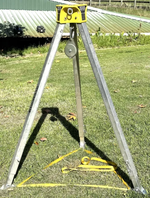 MSA 10102002 Workman Rescue Confined Space Tripod with Pulley DOM Jan18 2