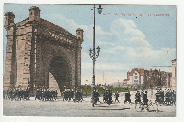 METZ - Moselle - CPA 57 - Militaire Soldats défilé Porte Serpenoise cp Couleur
