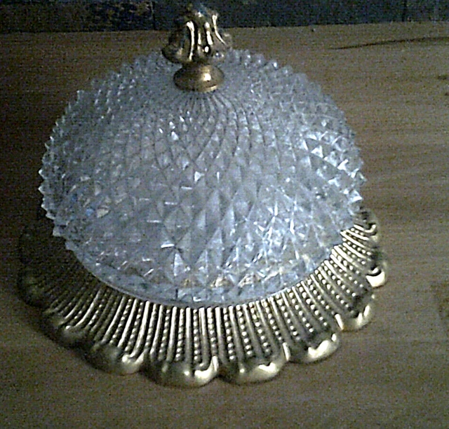 Ancien petit  plafonnier en verre moulé pointes de diamant