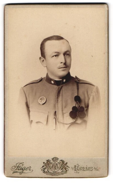 Fotografie Max Jäger, Krems a. D., K.u.K. Sappeur-Pionier in Uniform mit Pionie