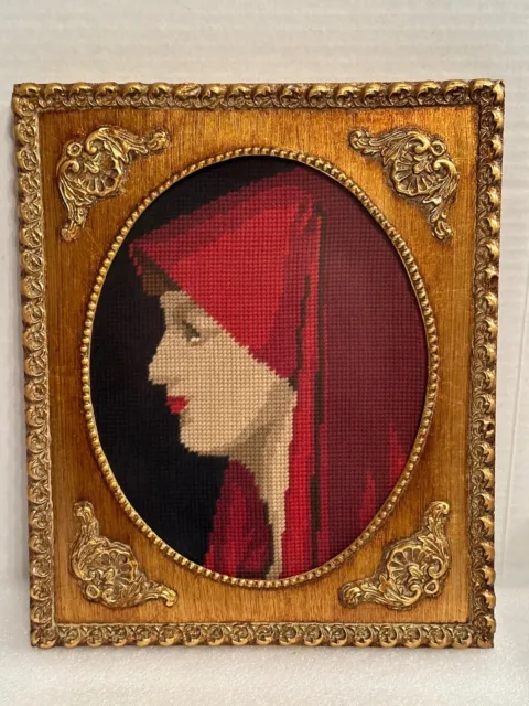 Hermosa foto con aguja de mujer enmarcada en rojo vintage