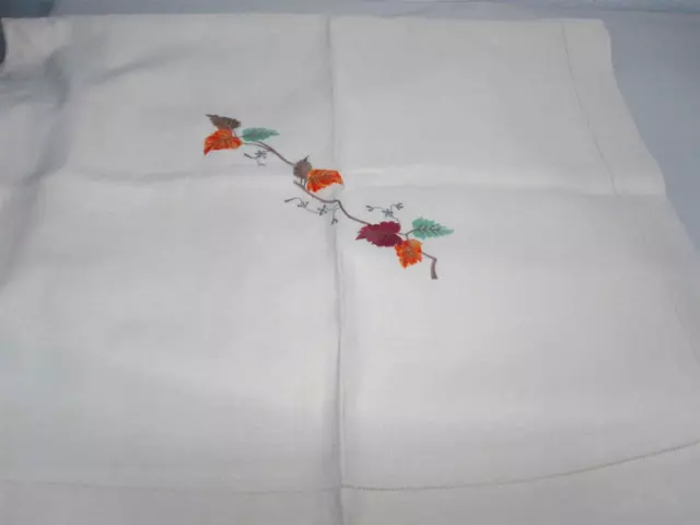 VTG IVORY IRISH LINEN TABLECLOTH w EMBROIDERED FALL LEAVES EXCELLENT COND! 66x85