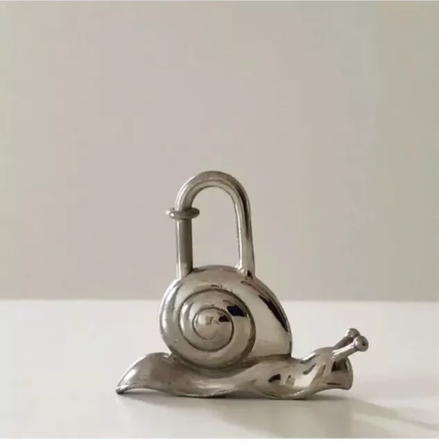 HERMES ANNEE DE LA ROUTE 1995 Limited Snail Charm Top Cadena Silver Vintage Rare