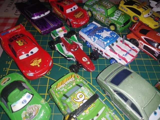 lot de  voitures cars disney pixar  mattel metal  d occasion  attention lire l a 3