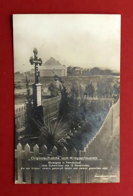 Foto AK 1. WK 1915 Ehrengrab Ehrenfriedhof mit Soldaten ( 82268