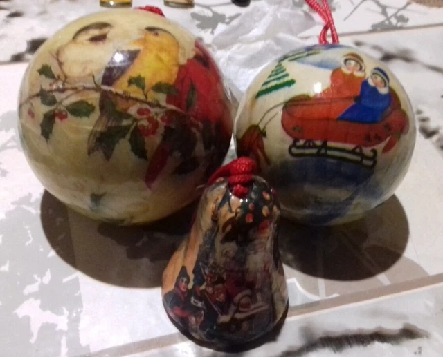 Trois Boules  De Noel Papier Mache Oiseau  Traineau Pere Noel