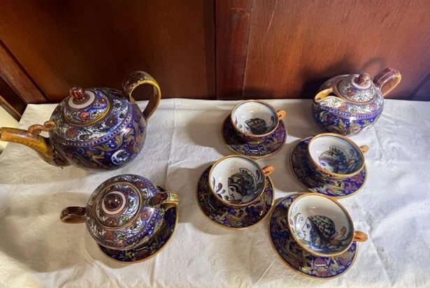 Set de Tasses, Soucoupes et Téhières Porcelaine ancienne de Gualdo Tadino