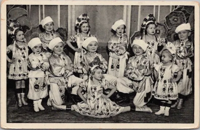 Vintage 1910s Circus Sideshow Postcard "Schaefers Universal Liliputters Troep."