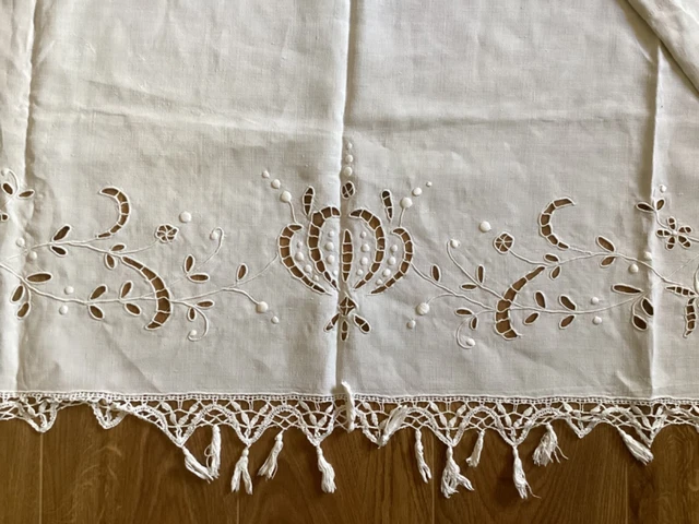 dessus d'hotel ou cheminée textile ancien coton blanc broderie Richelieu 3