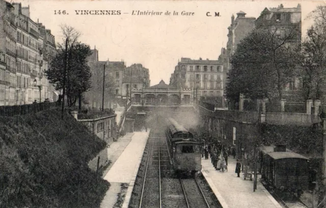 94 Cpa Animee 1924  Vincennes Interieur De La  Gare