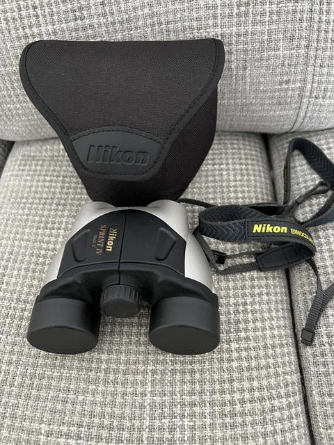 Binoculares y estuche plateados Nikon Sprint IV 10x21 5°