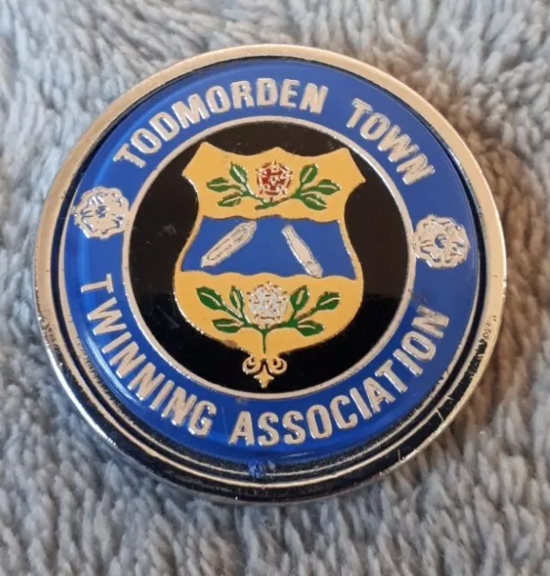 TODMORDEN TOWN TWINNING ASSOCIATION Collectors Enamel Pin Badge, Yorkshire VGC