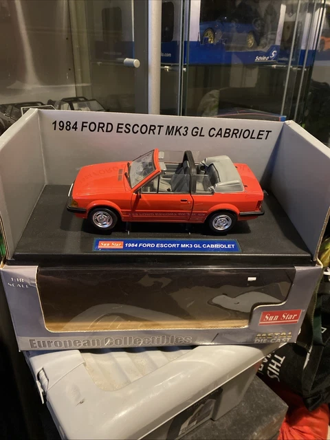 LE112 SUN STAR 4987 Voiture 1/18 1:18 Ford escort MK3 GL cabriolet 1984 rouge