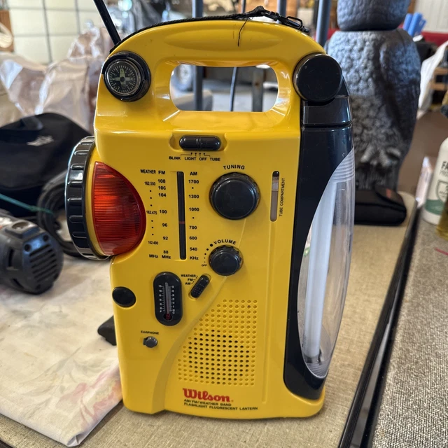 Radio Vintage Wilson WFF70 - AM/FM, Lampe Torche Et Lanterne - Occasion