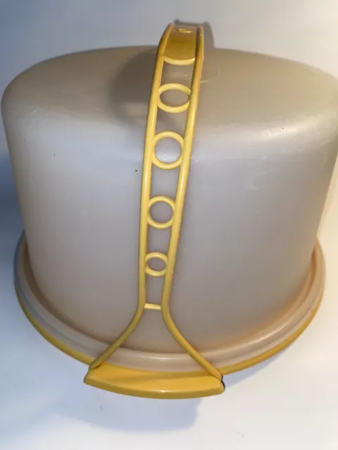 https://www.picclickimg.com/uCMAAOSwHX9hbL8m/Vintage-Tupperware-Harvest-Gold-Cake-Taker-Carrier-Keeper.webp