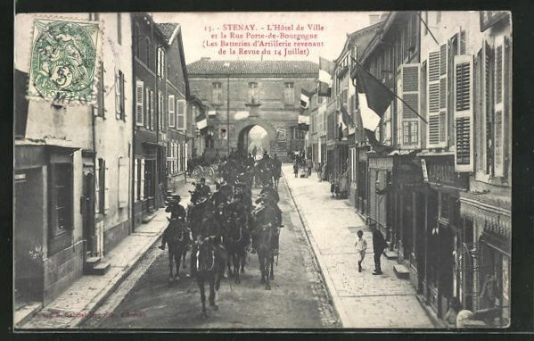 CPA Stenay, L´Hotel de Ville et la Rue Porte-de-Bourgogne