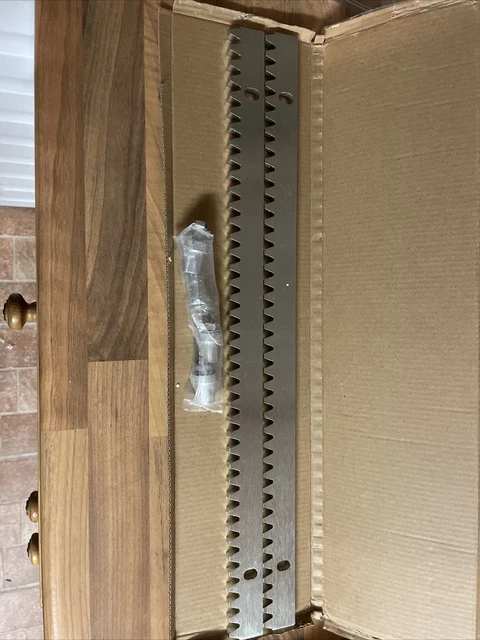 Zahnstange Torantrieb Schiebetorantrieb Stahl L 1004mm M4 Schiebetore 12mm breit