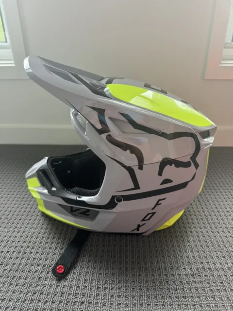 Fox MX V2 Helmet