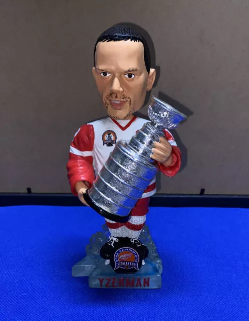 Vintage 2002 “Men of the ice” Steve Yzerman Detroit Red Wings Bobble Head Vintage 2002 “Men of the ice” Steve Yzerman Detroit Red Wings Bobble Head