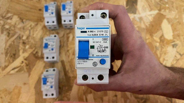 Disjoncteur différentiel legrand dx3 10a courbe c 30ma 2 poles type hpi