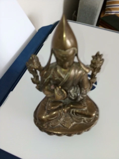 joli TSONGKHAPA  en bronze doré SUR SOCLE .