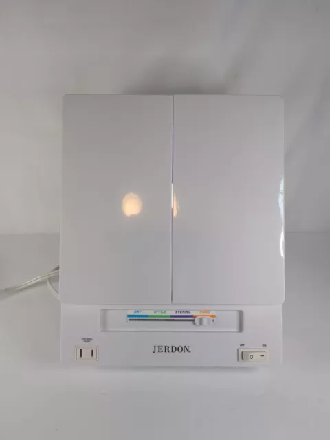 Jerdon Tri Fold Lighted Makeup Mirror - White JGL9W (Pre-Owned Read Details)