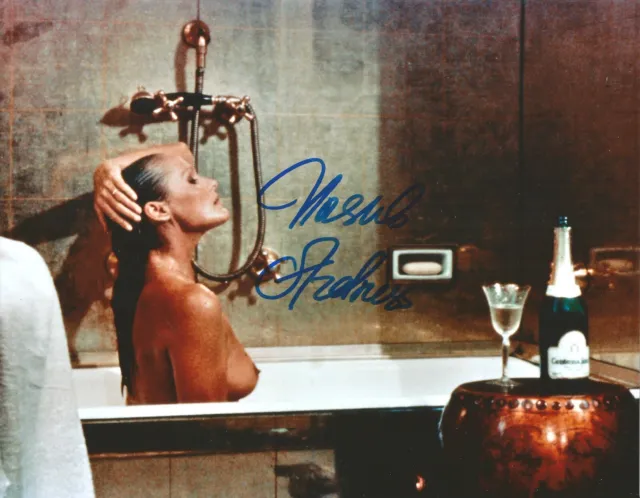 Foto Firmada a Mano 8x10 URSULA ANDRESS en DR NO como HONEY RYDER Connery 007 + Certificado de Autenticidad