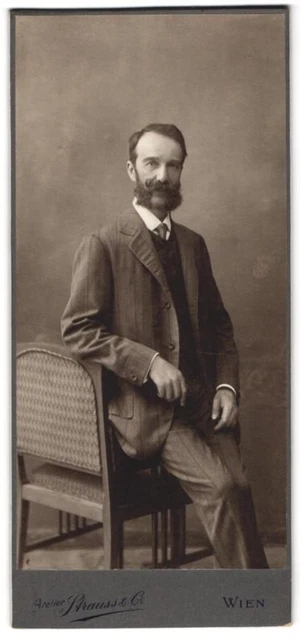 Fotografie Atelier Strauss & Co., Wien, Kohlmarkt 5, Portrait Herr mit gepflegt