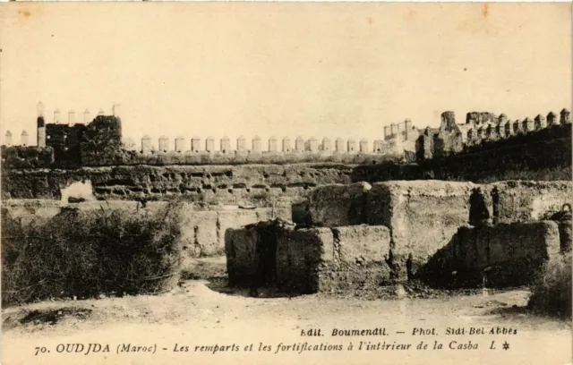 CPA AK MAROC OUDJDA remparts, fortifications a l'interieur de la Casba (280959)