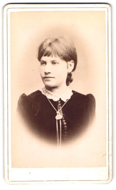 Fotografie Heinrich Harmsen, Wien, Hauptstr. 26, Portrait hübsche junge Dame tr