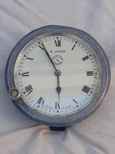 Horloge tableau de bord vieille voiture ancienne youngtimer