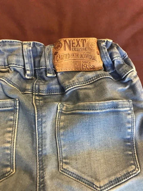 Pacchetto abbigliamento ragazza età 6-7 anni jeans e jumpers marca successiva ottime condizioni 4
