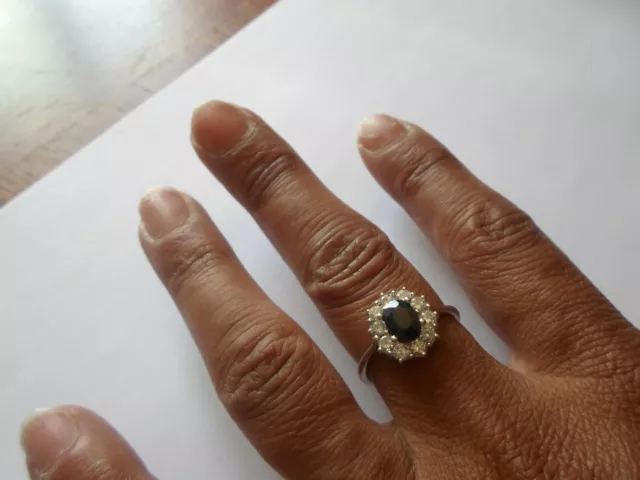 bague en argent massif, marguerite, zirconiums blancs et 1 noir, t. 58