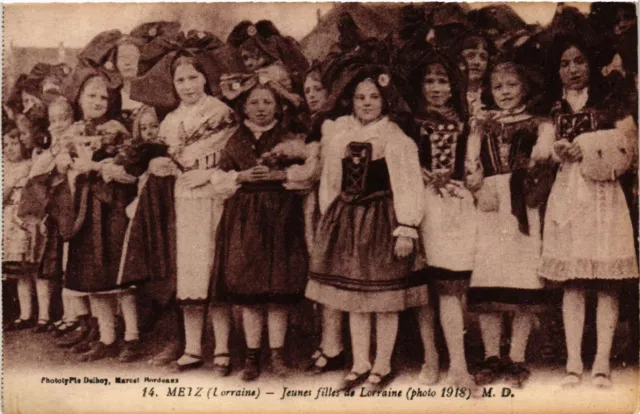 CPA AK METZ - Jeunes filles de Lorraine (454458)