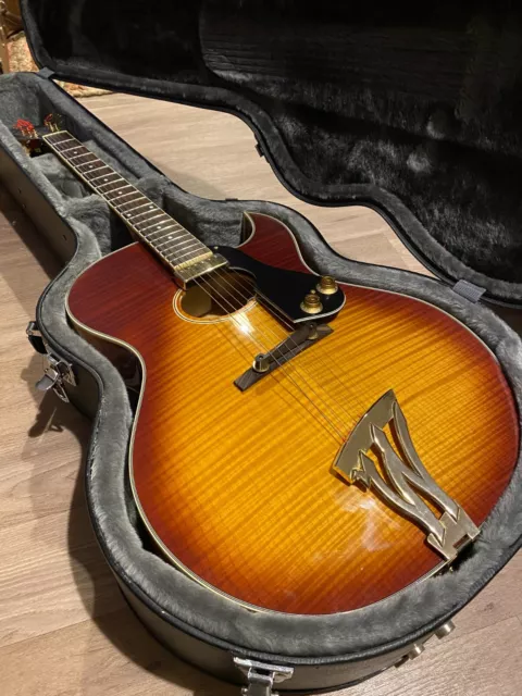 WASHBURN R314 KK mint condition in original Washburn Case. 500.00