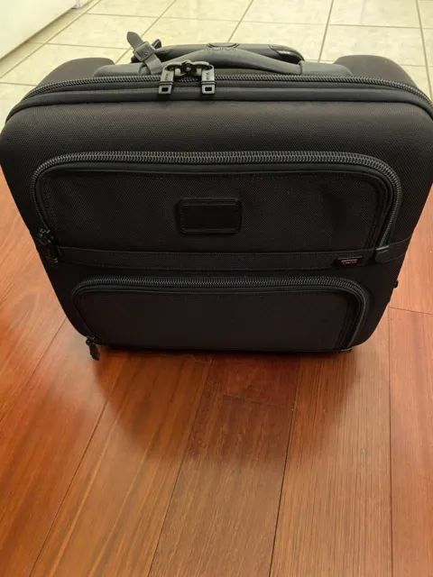 Tumi Alpha Expandable Carry-on Bag (Brief case) 26124DH Black