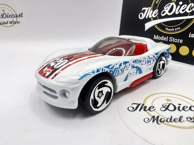 Hot Wheels Dodge Viper RT/10 Dash For Cash -New-  1:64 Diecast-COMBINE POST #LL