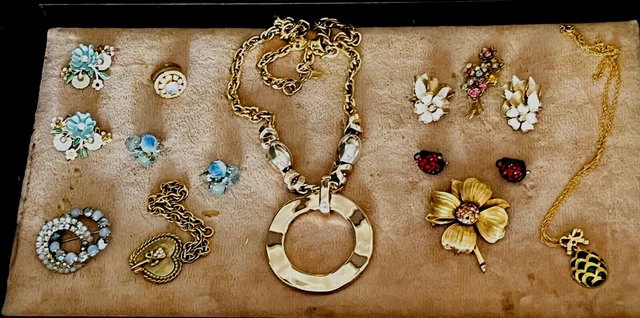 VTG Gold Tone Costume Jewelry 11 pc Lot Coro Pegasus Vogue Sarah Cov Strawberry VTG Gold Tone Costume Jewelry 11 pc Lot Coro Pegasus Vogue Sarah Cov Strawberry